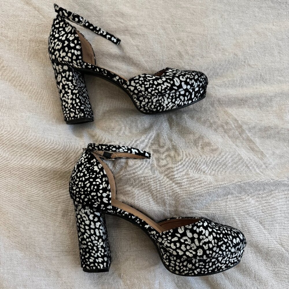 Retro Glam N.Y.L.A. Black & White Pony Hair Platforms / Mary Jane Heels - sz 8